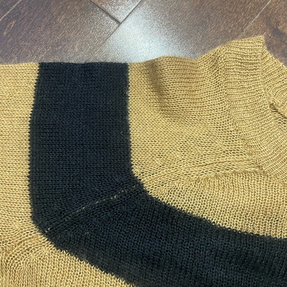 lightweight knit sweater - Picture 4 of 4